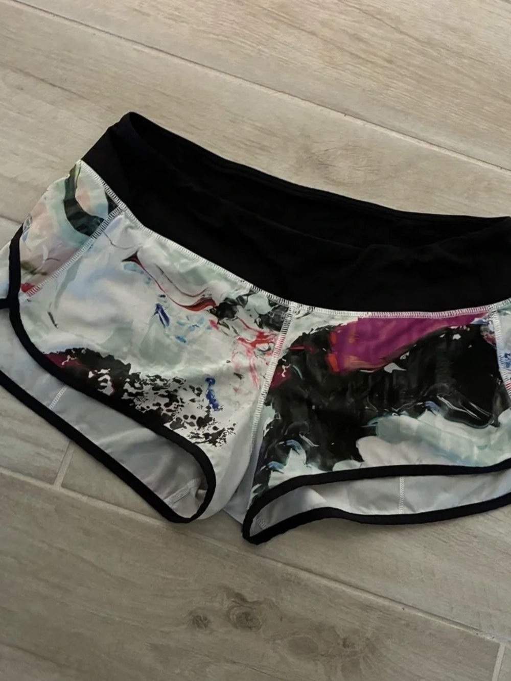 Black-Waist Abstract Print Women’s Athletic Shorts